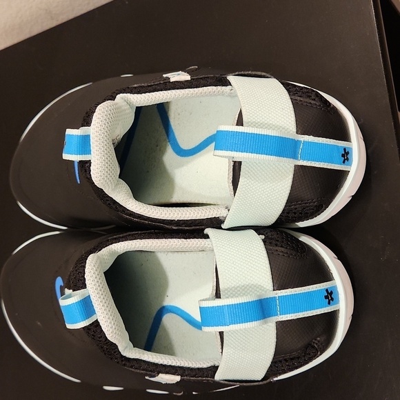 Nike Medical Black and Blue Shoes - Picture 3 of 6